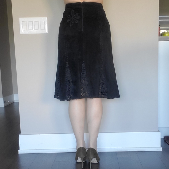 ๐ HOST PICK ๐ Danier Suede A-line Skirt - Picture 7 of 17